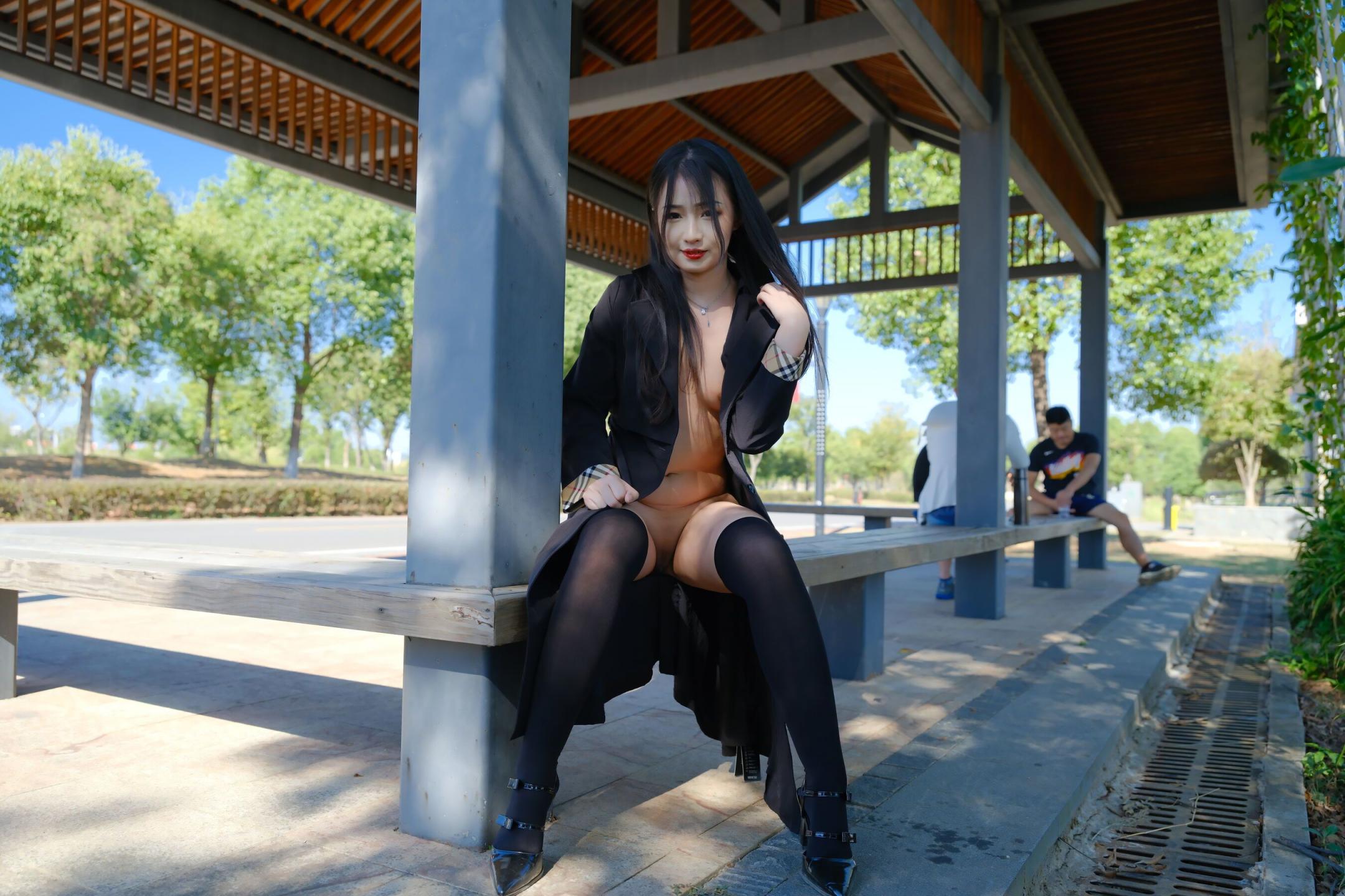 野外的黑丝是看着更爽