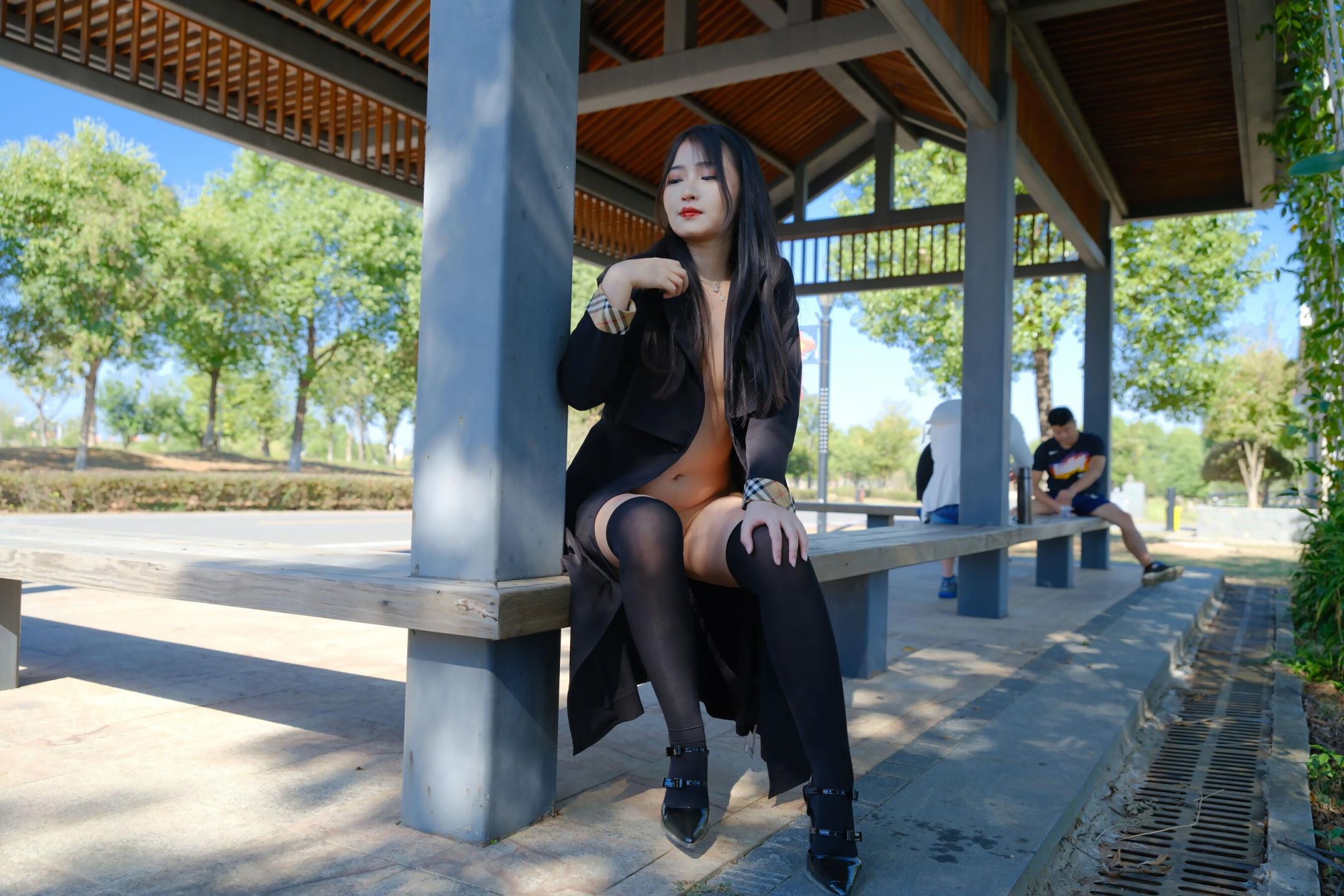 野外的黑丝是看着更爽