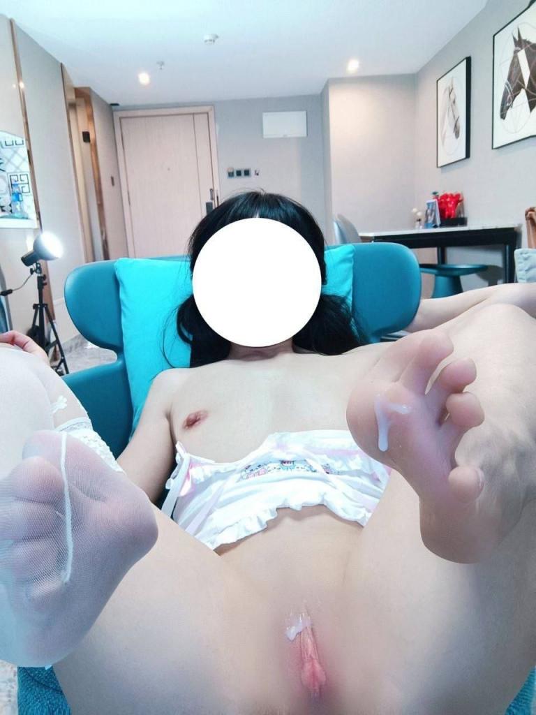 [小母狗]深夜福利 - 白嫩小穴