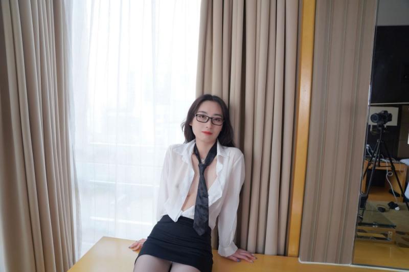 挺有气质的白嫩小姐姐