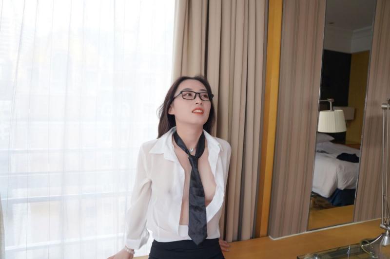 挺有气质的白嫩小姐姐