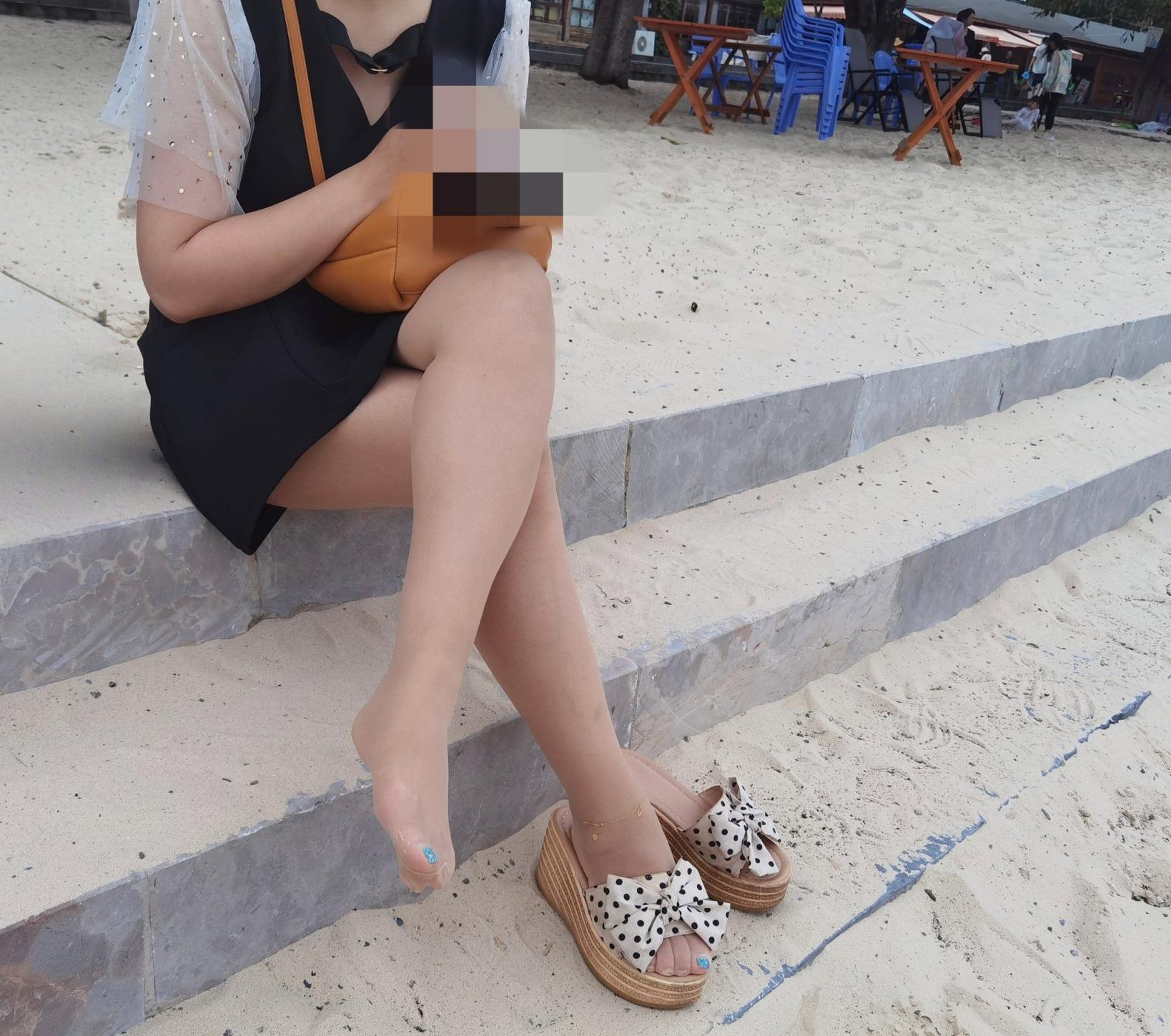 若隐若现的裙底