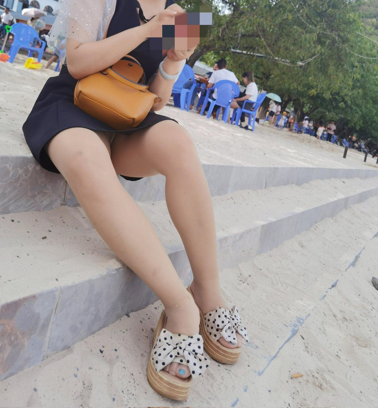 若隐若现的裙底