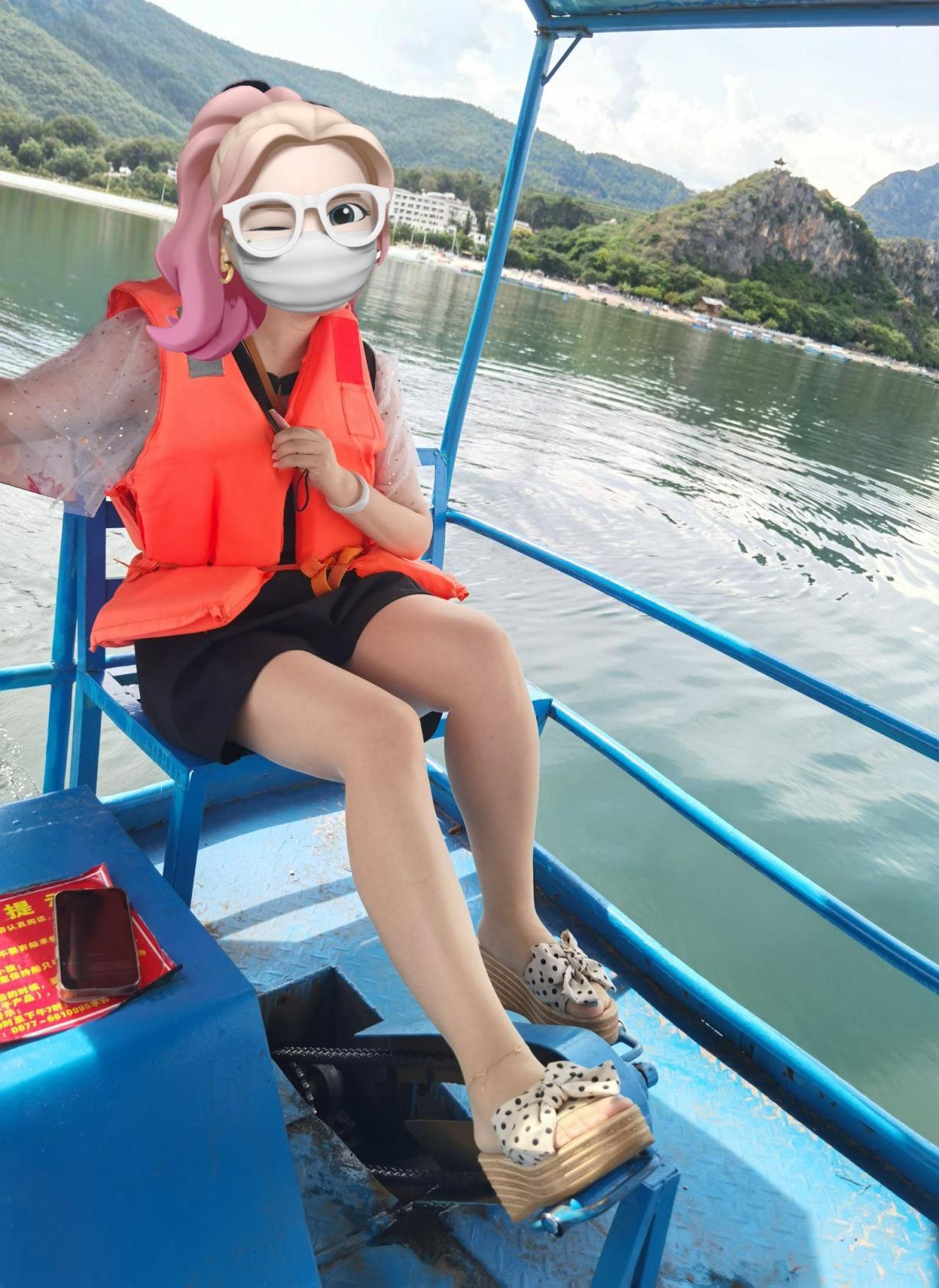 若隐若现的裙底