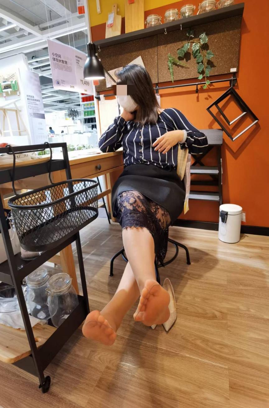 若隐若现的裙底