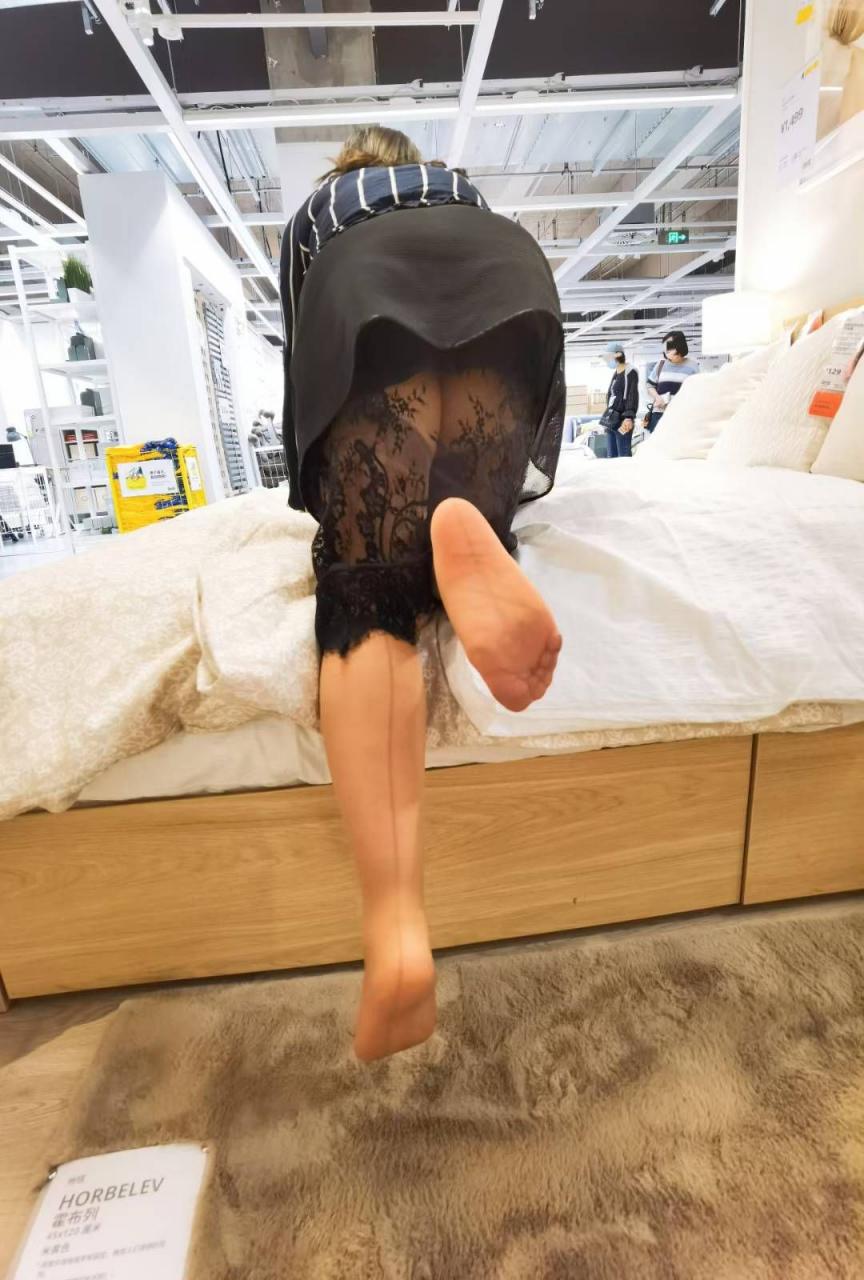 若隐若现的裙底