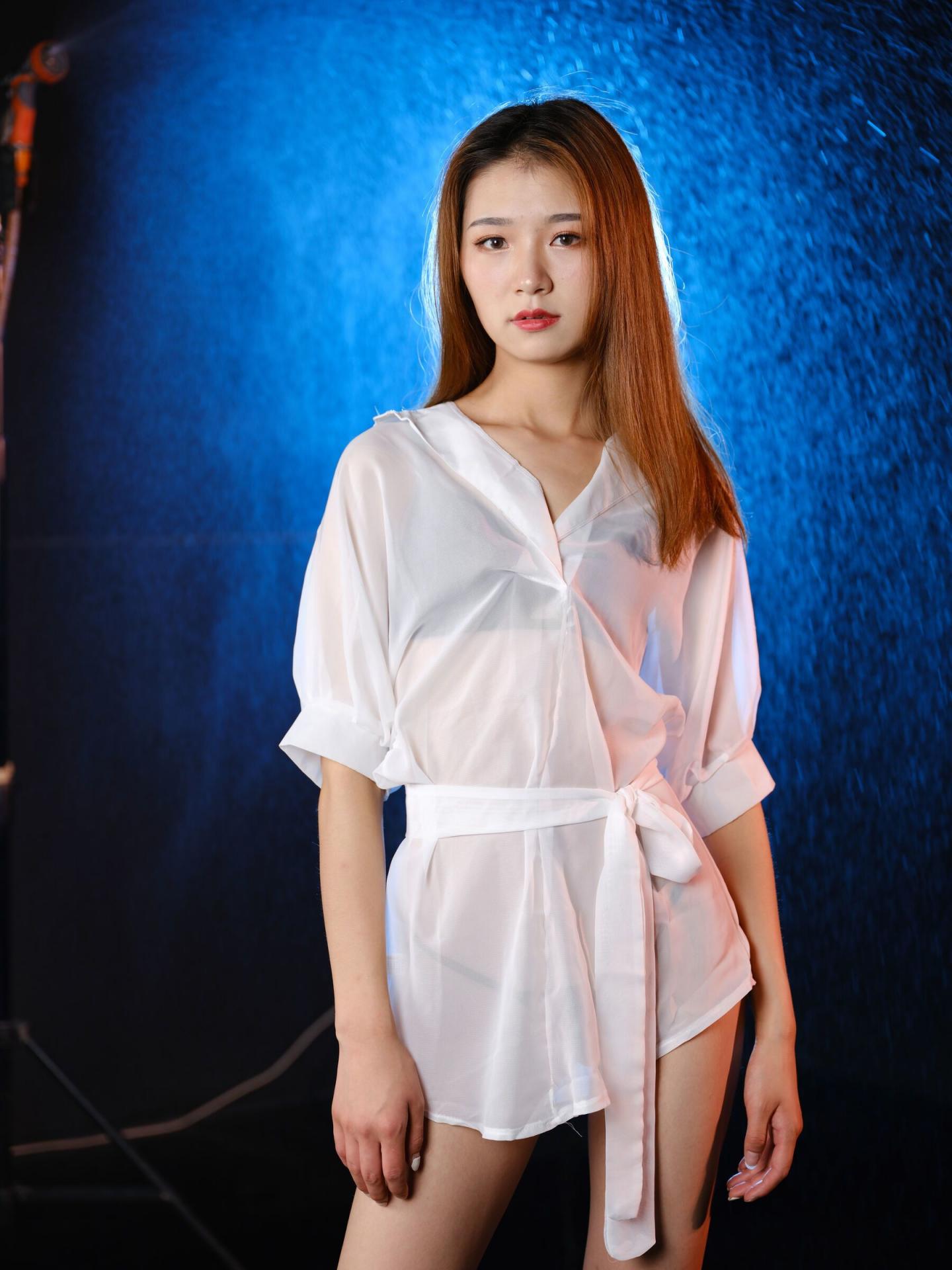 白衬衫还是有诱惑力的