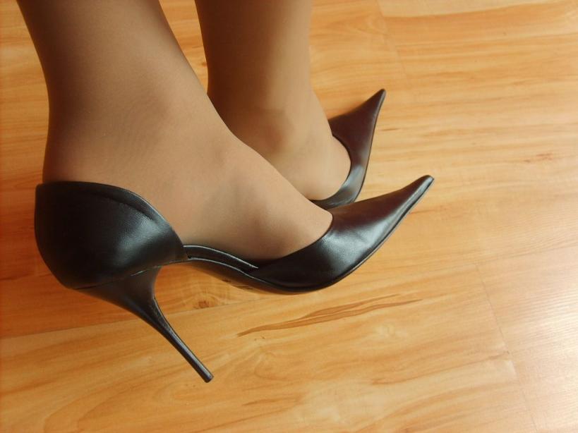 美女鞋子的诱惑