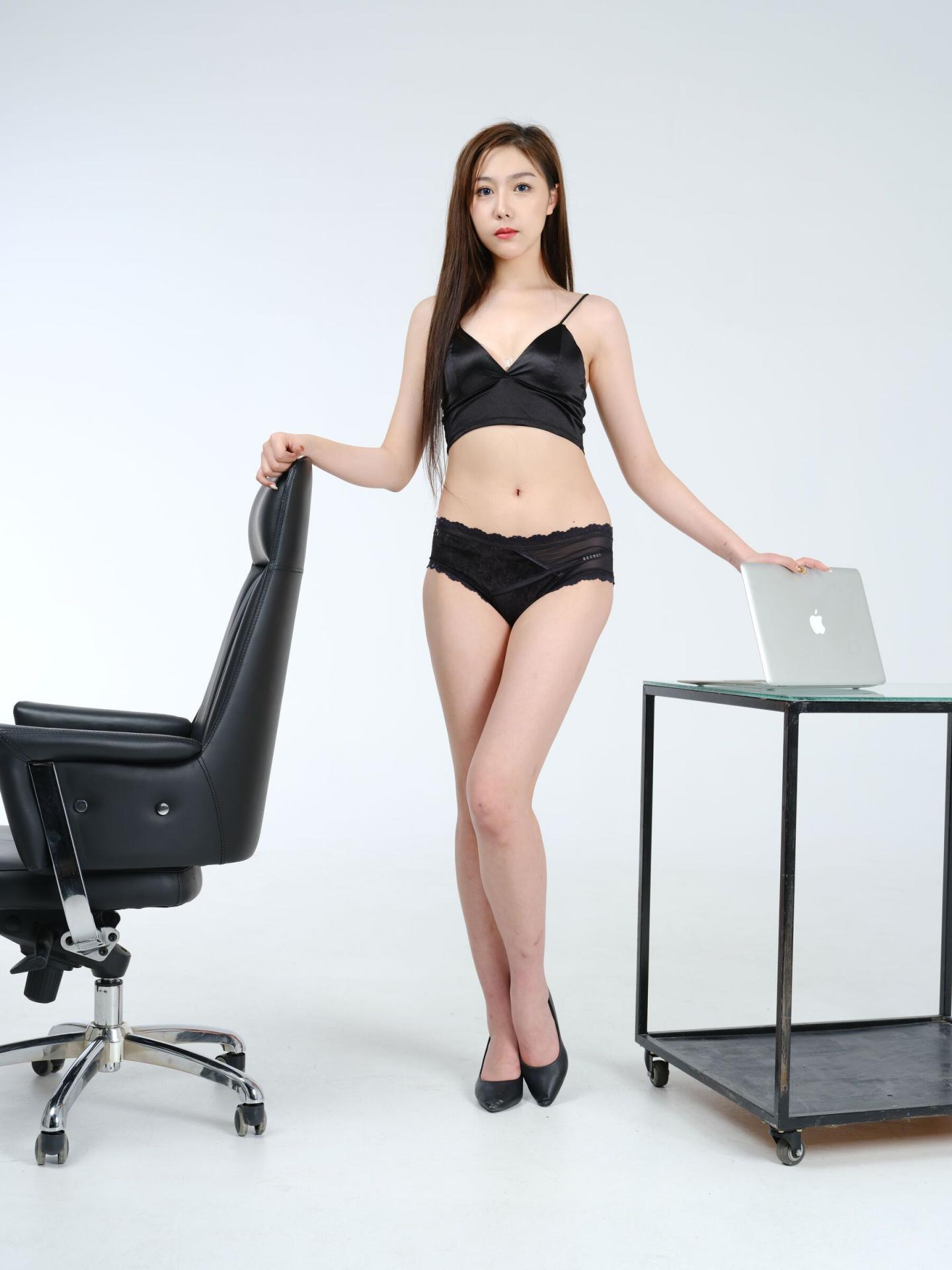 黑色内衣极品少妇