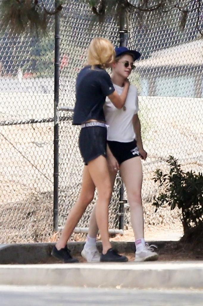 老佛爷的偏爱，《暮光之城》女主克里斯汀·斯图尔特的一些大尺度照片