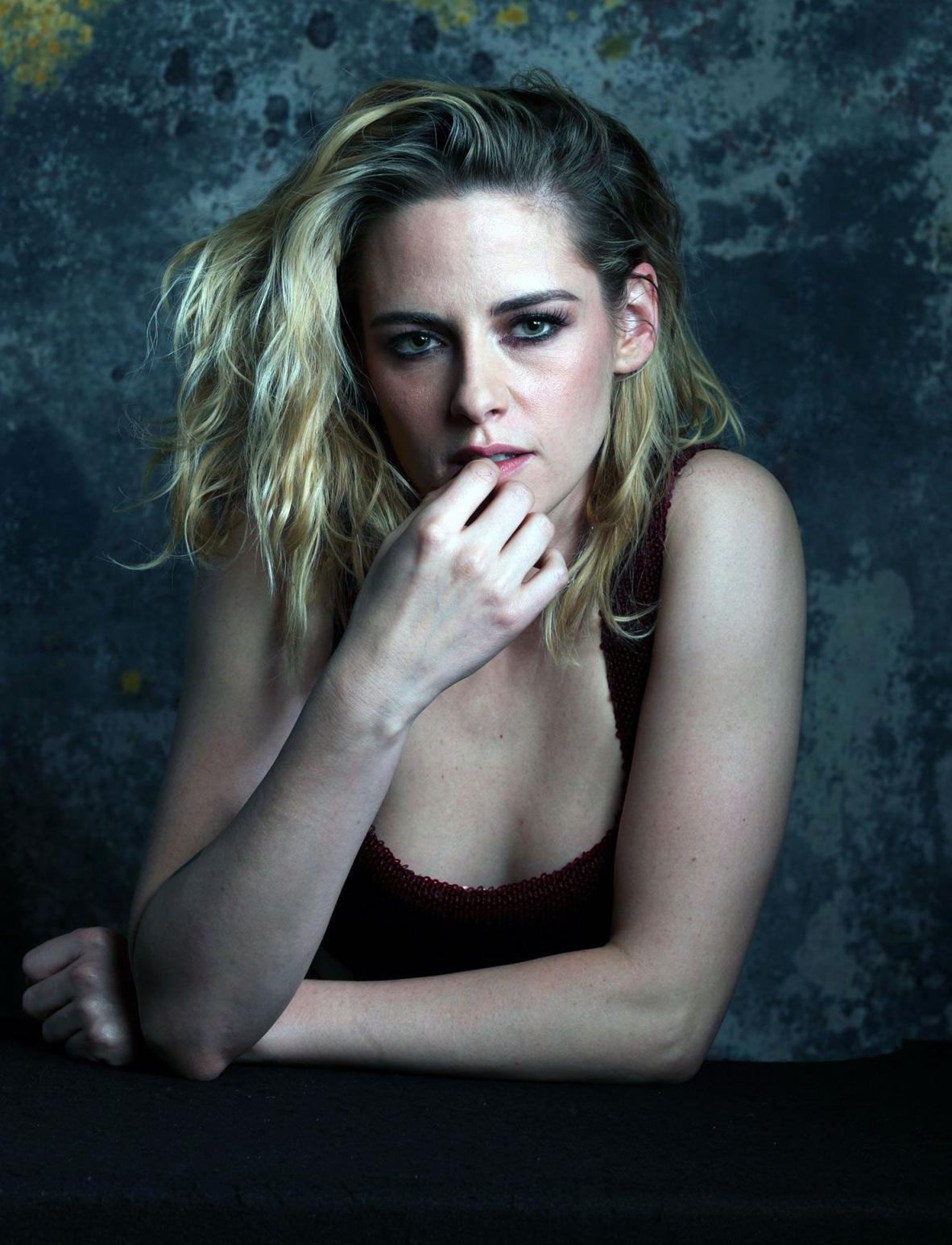 老佛爷的偏爱，《暮光之城》女主克里斯汀·斯图尔特的一些大尺度照片