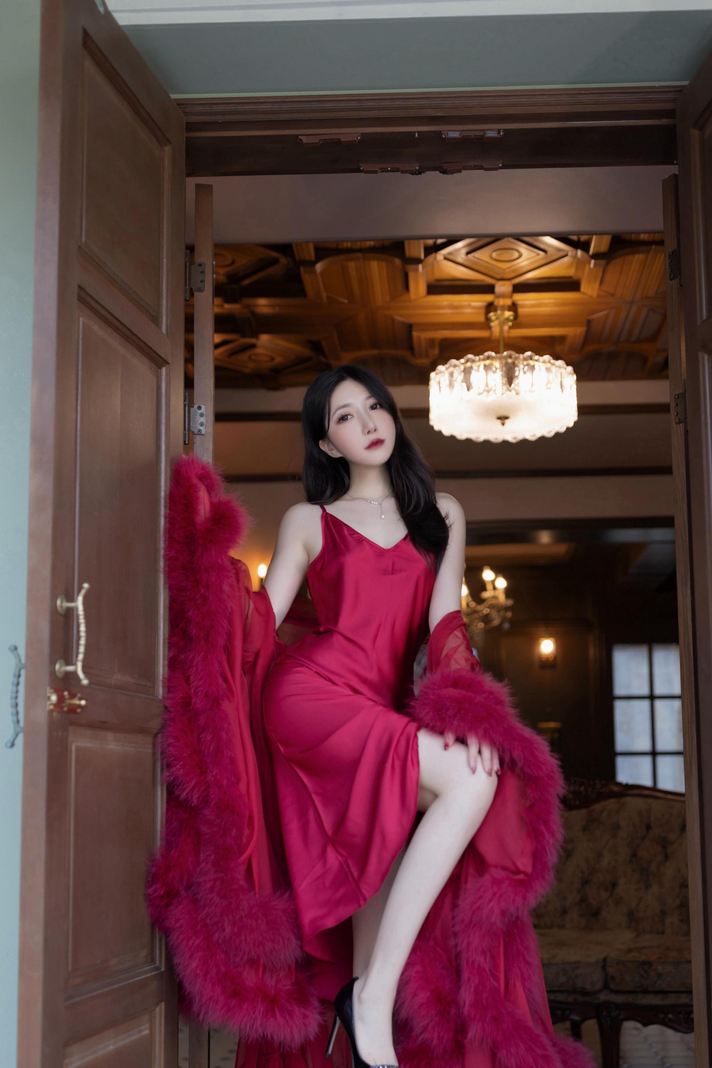 秀人网人气女神鱼子酱 - 玫瑰会枯萎但浪漫不会