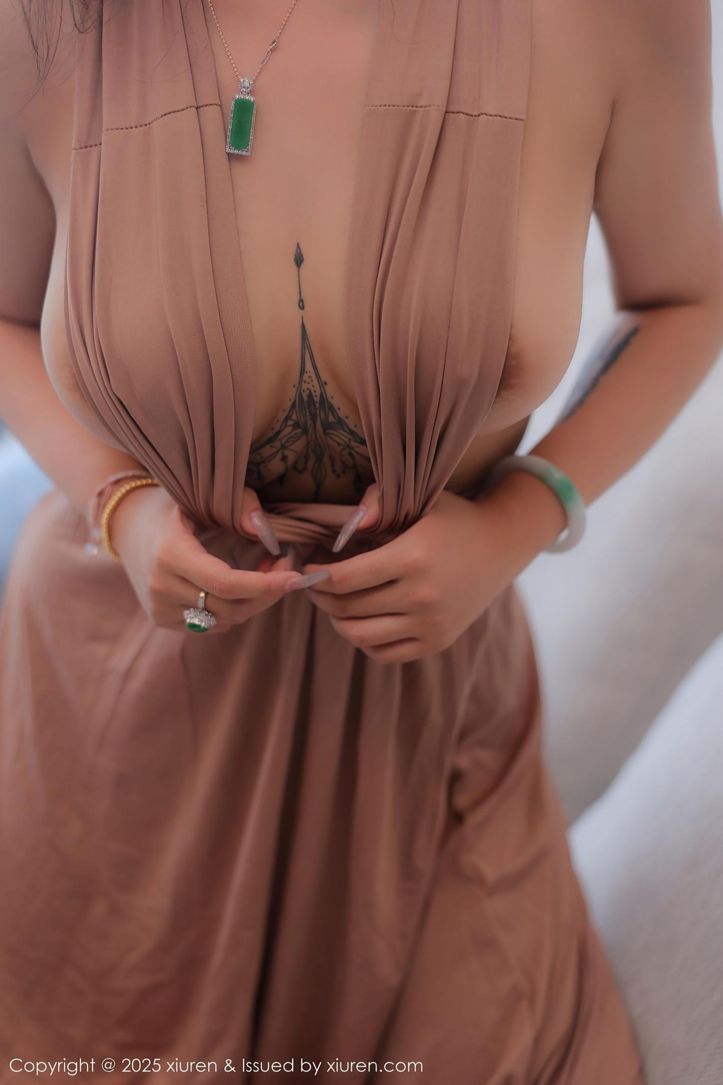 秀人网嫩模 娜比 灰色长裙 性感黑丝 爆乳美腿