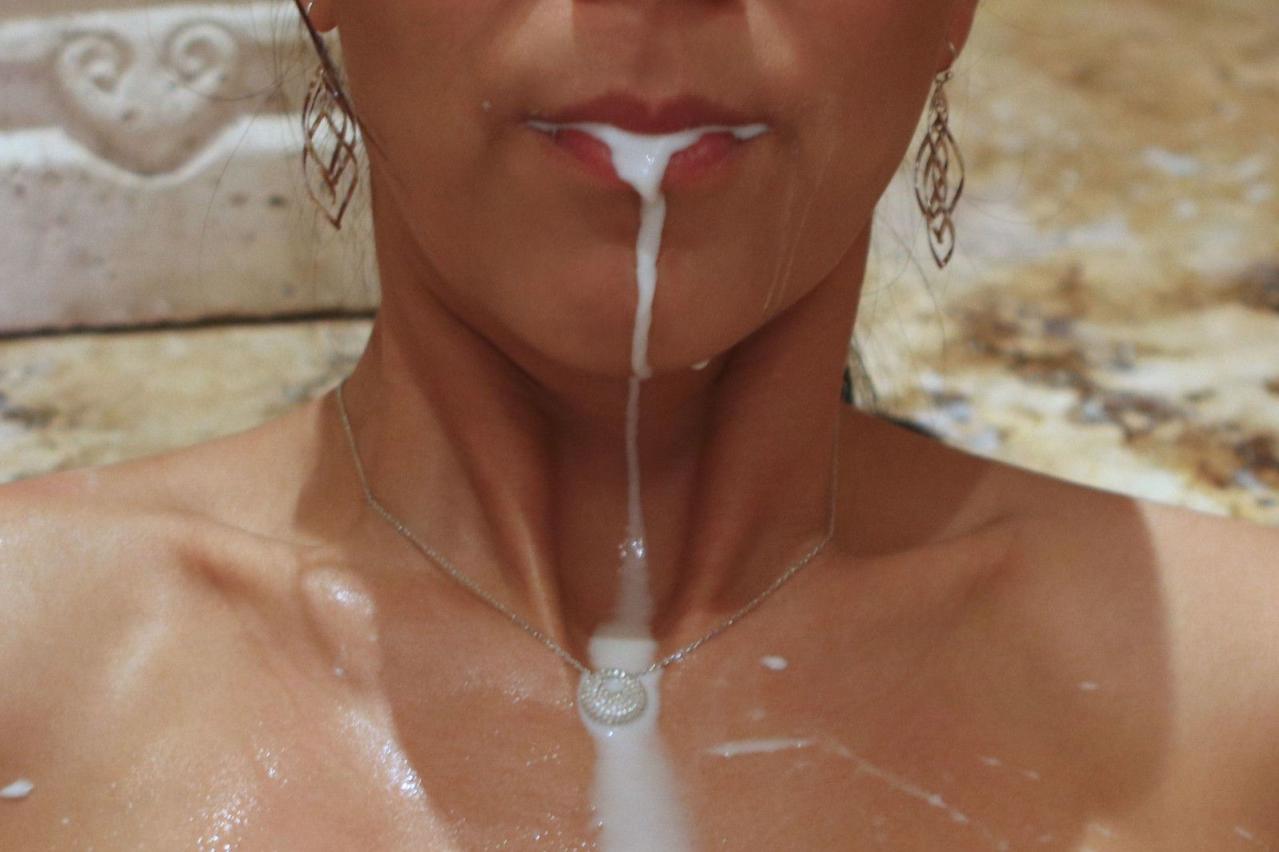 海边美丽性感的阿姨