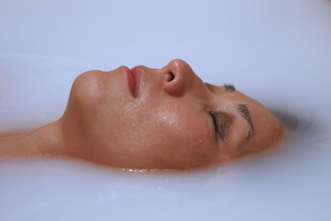 海边美丽性感的阿姨