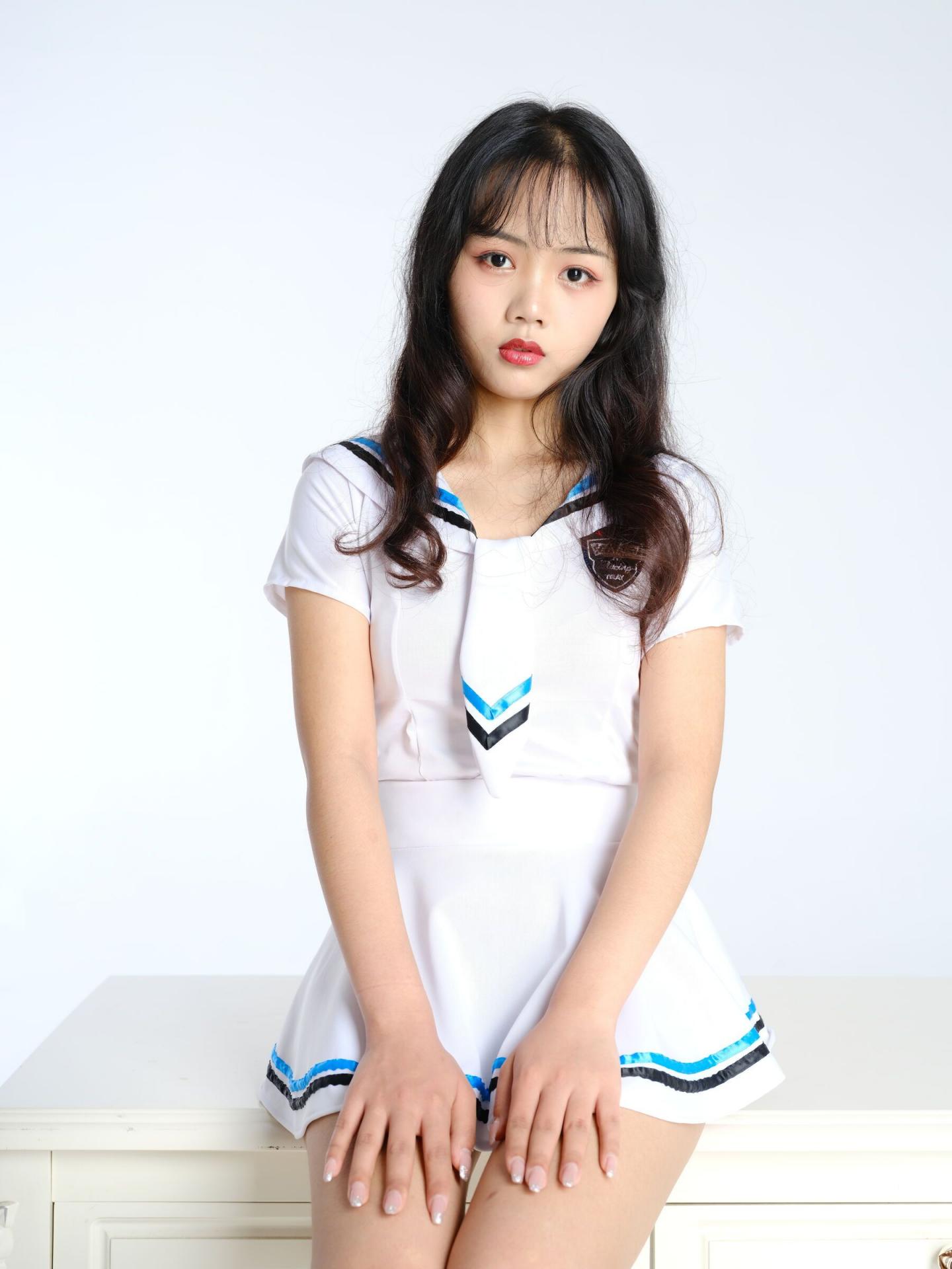 超级鲜嫩的制服小美女