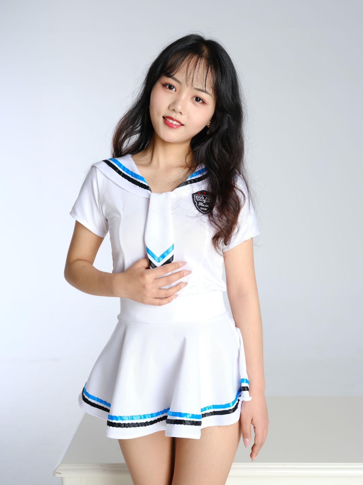 超级鲜嫩的制服小美女