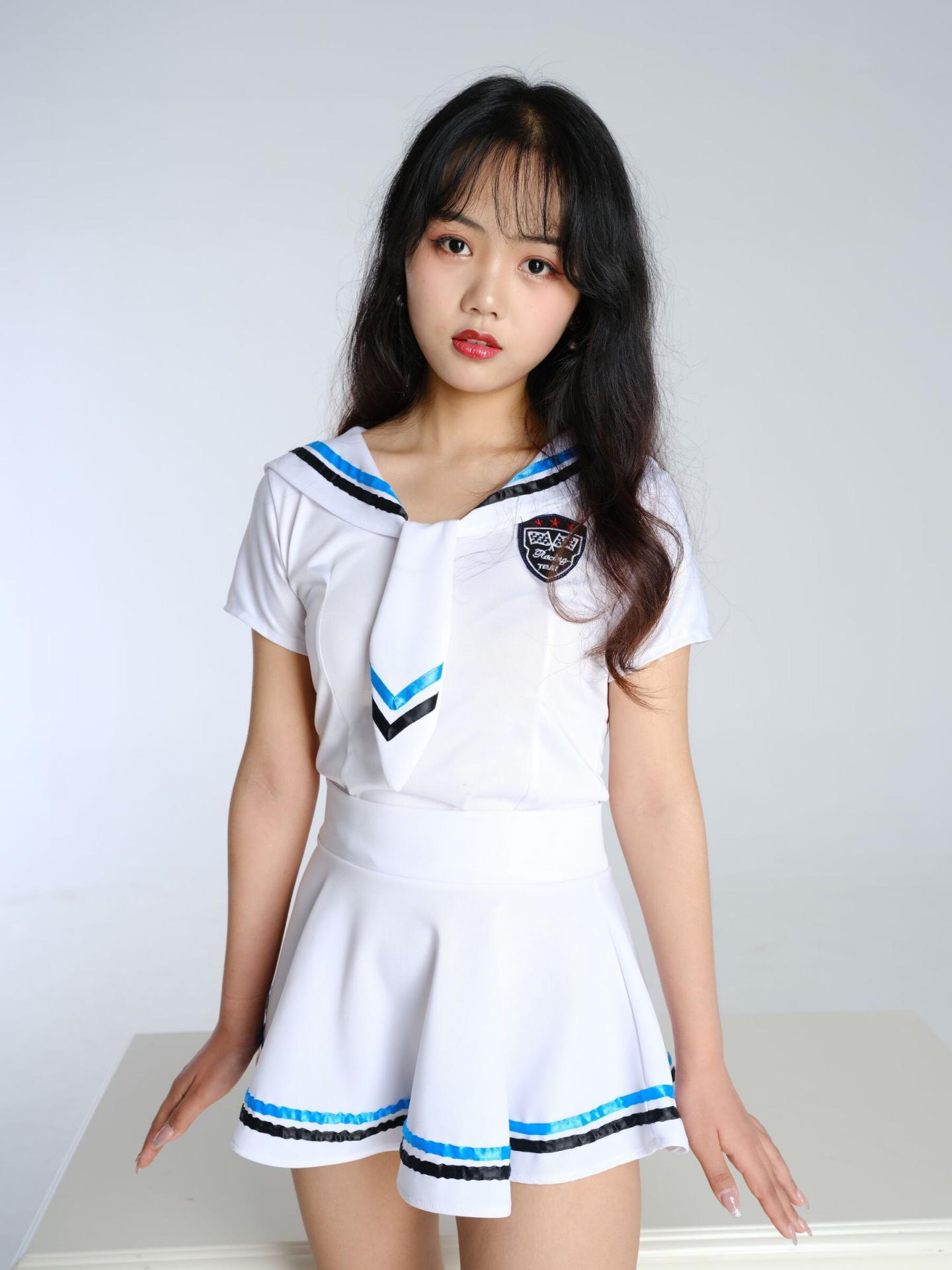 超级鲜嫩的制服小美女