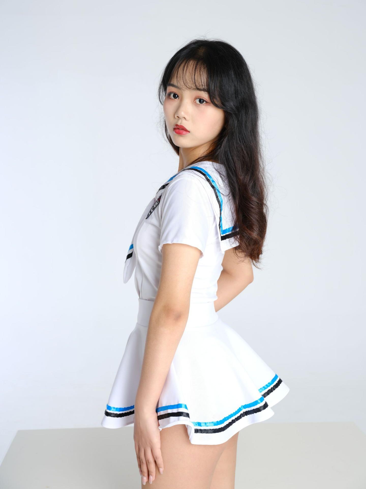 超级鲜嫩的制服小美女