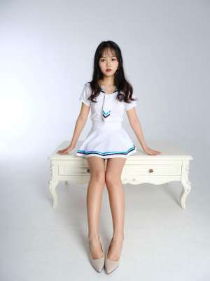 超级鲜嫩的制服小美女