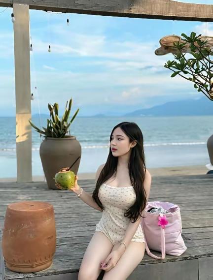 清纯or性感？你喜欢哪款