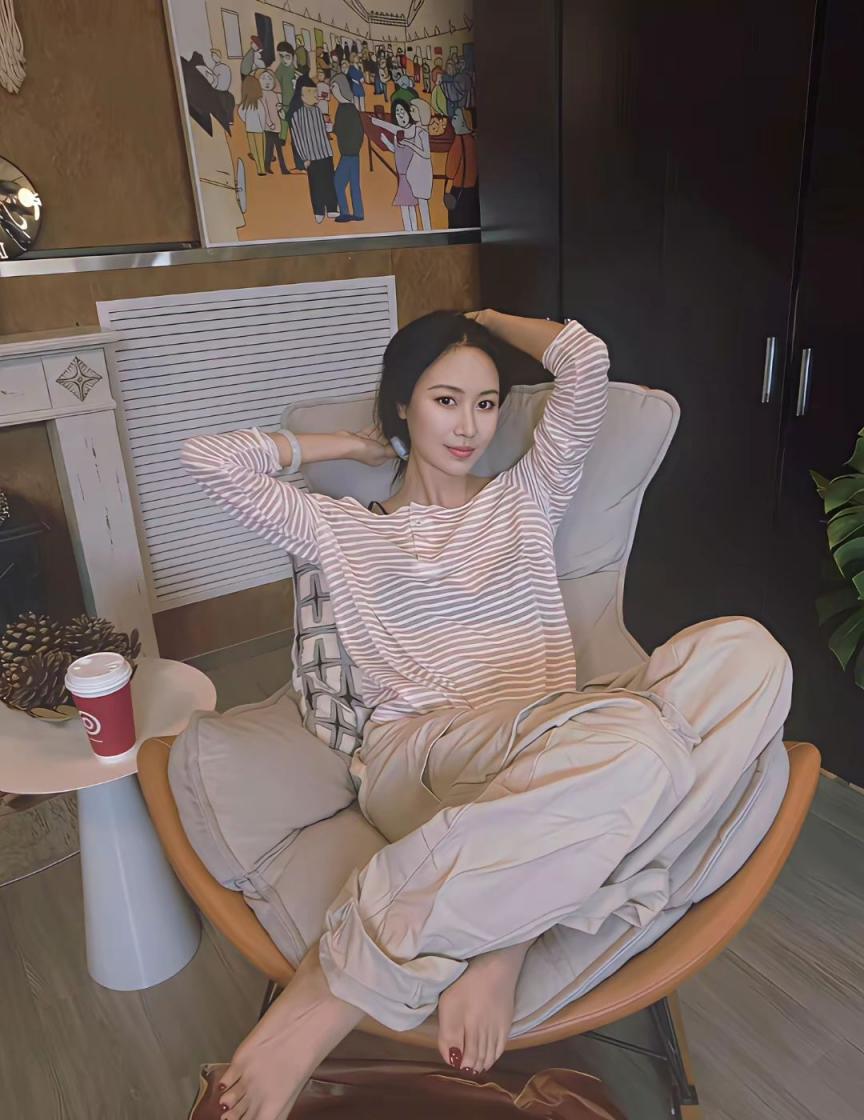 呼之欲出的奶子，洋溢着青春的气息