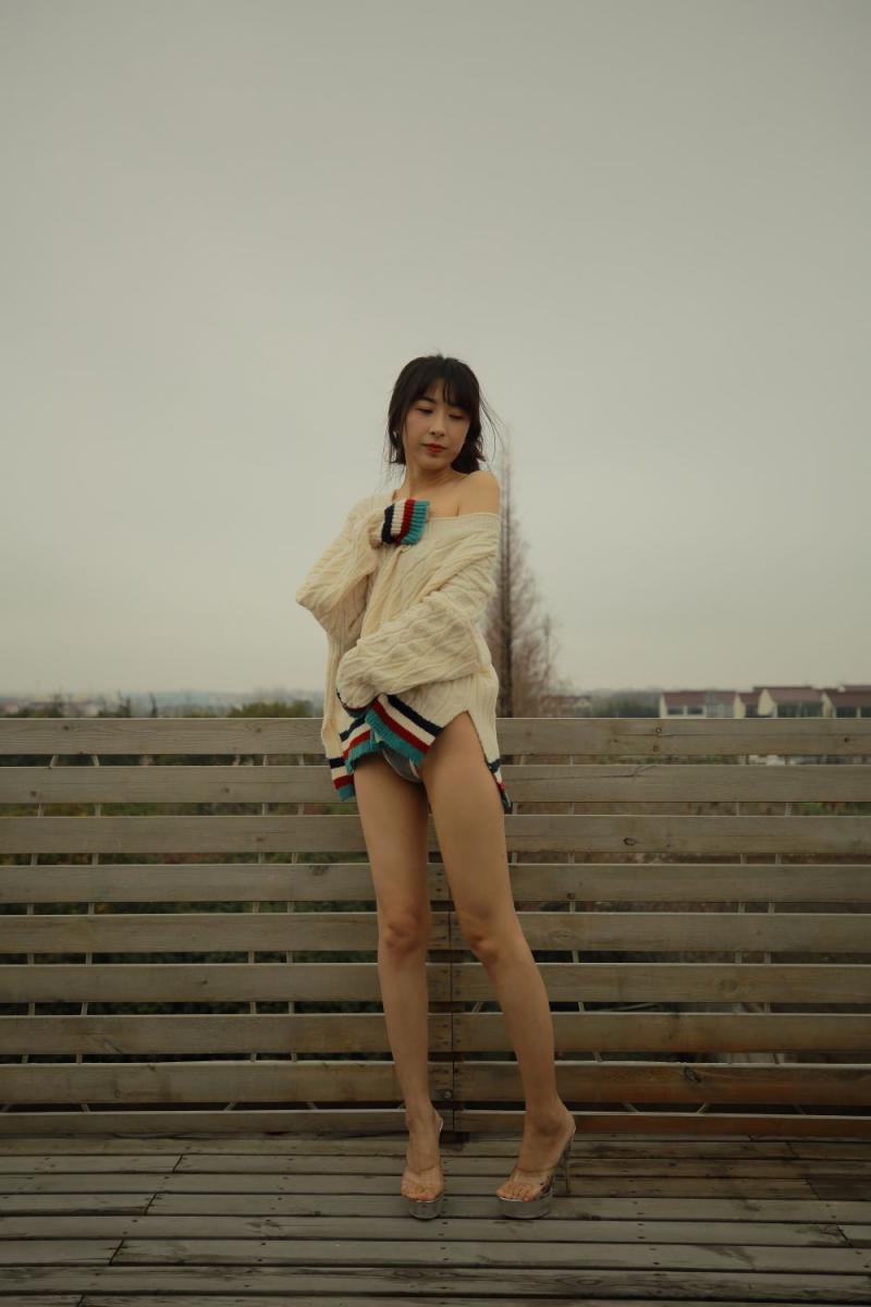 长腿靓丽苗条妹子