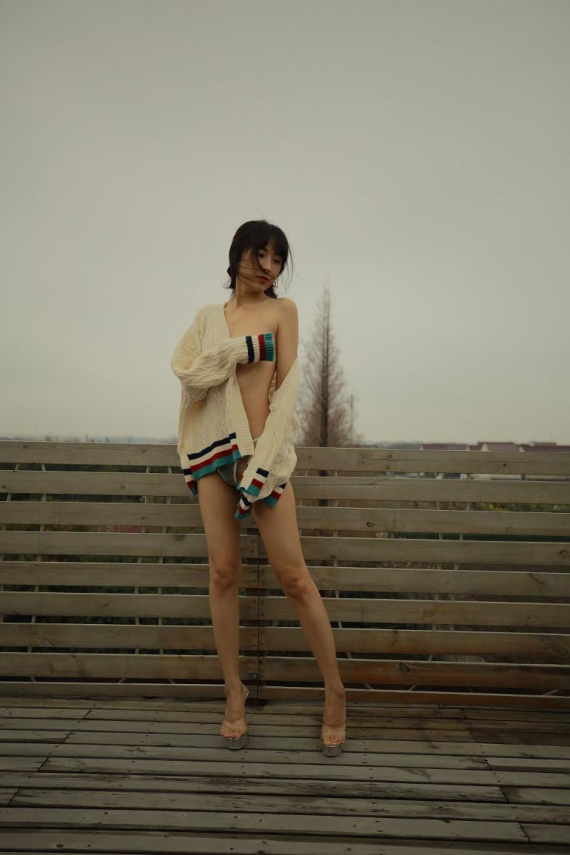 长腿靓丽苗条妹子