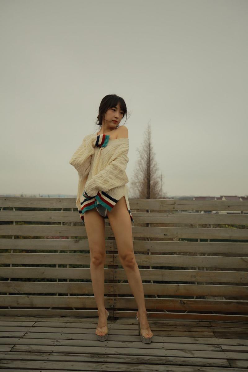 长腿靓丽苗条妹子