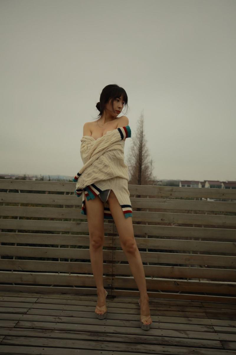 长腿靓丽苗条妹子