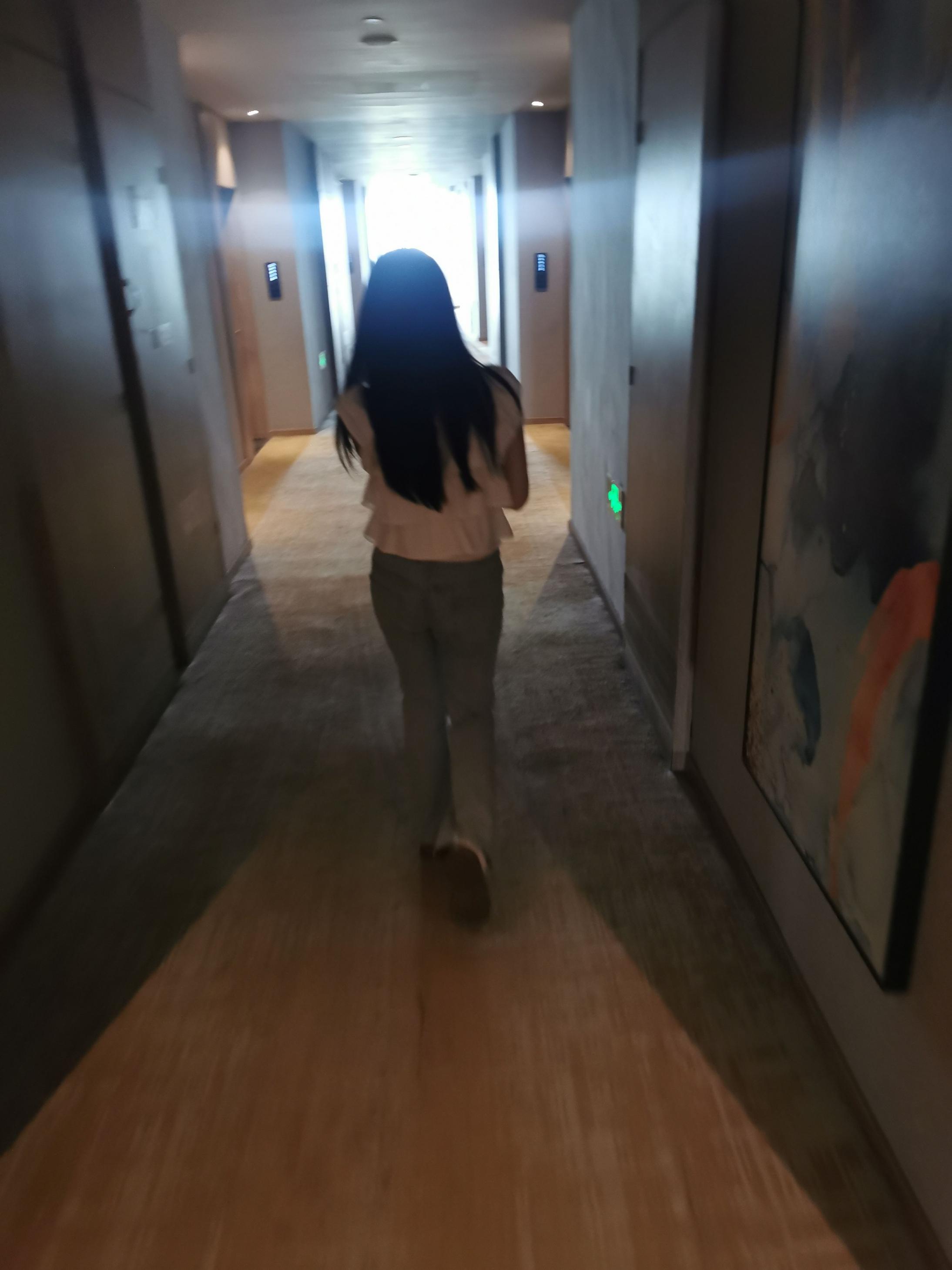 华师大女大学生年轻的身体就是好，没有人永远十八岁，但永远有人十八岁！