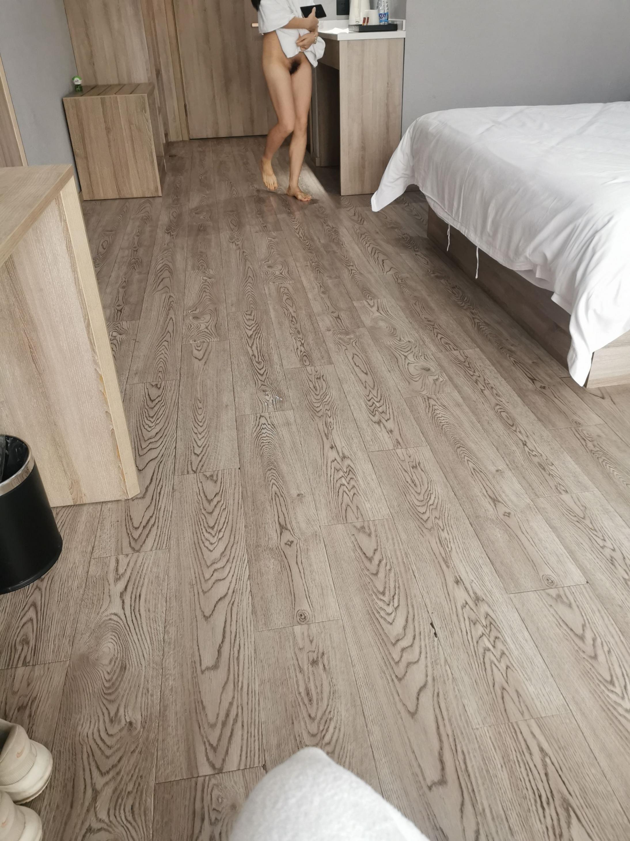 华师大女大学生年轻的身体就是好，没有人永远十八岁，但永远有人十八岁！