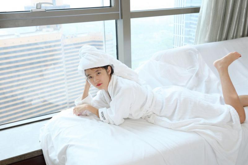 白嫩美少女清纯的一逼