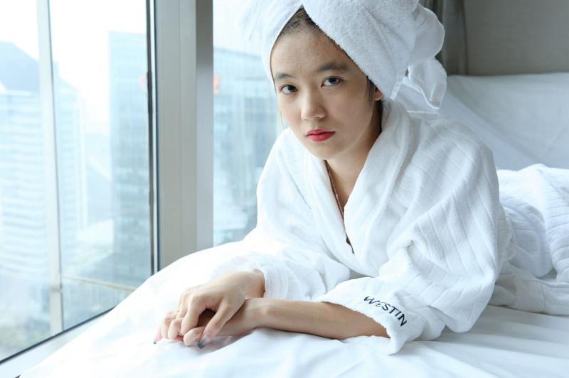 白嫩美少女清纯的一逼