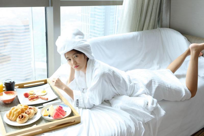 白嫩美少女清纯的一逼