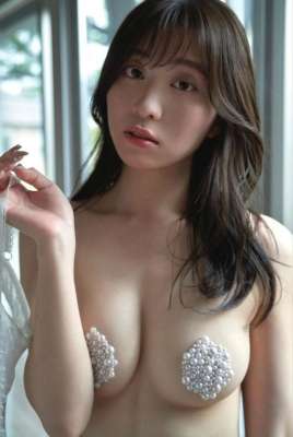 看完大屁股看大胸，谁能懂一个女人撩起衣服露出大胸对一个男人的诱惑