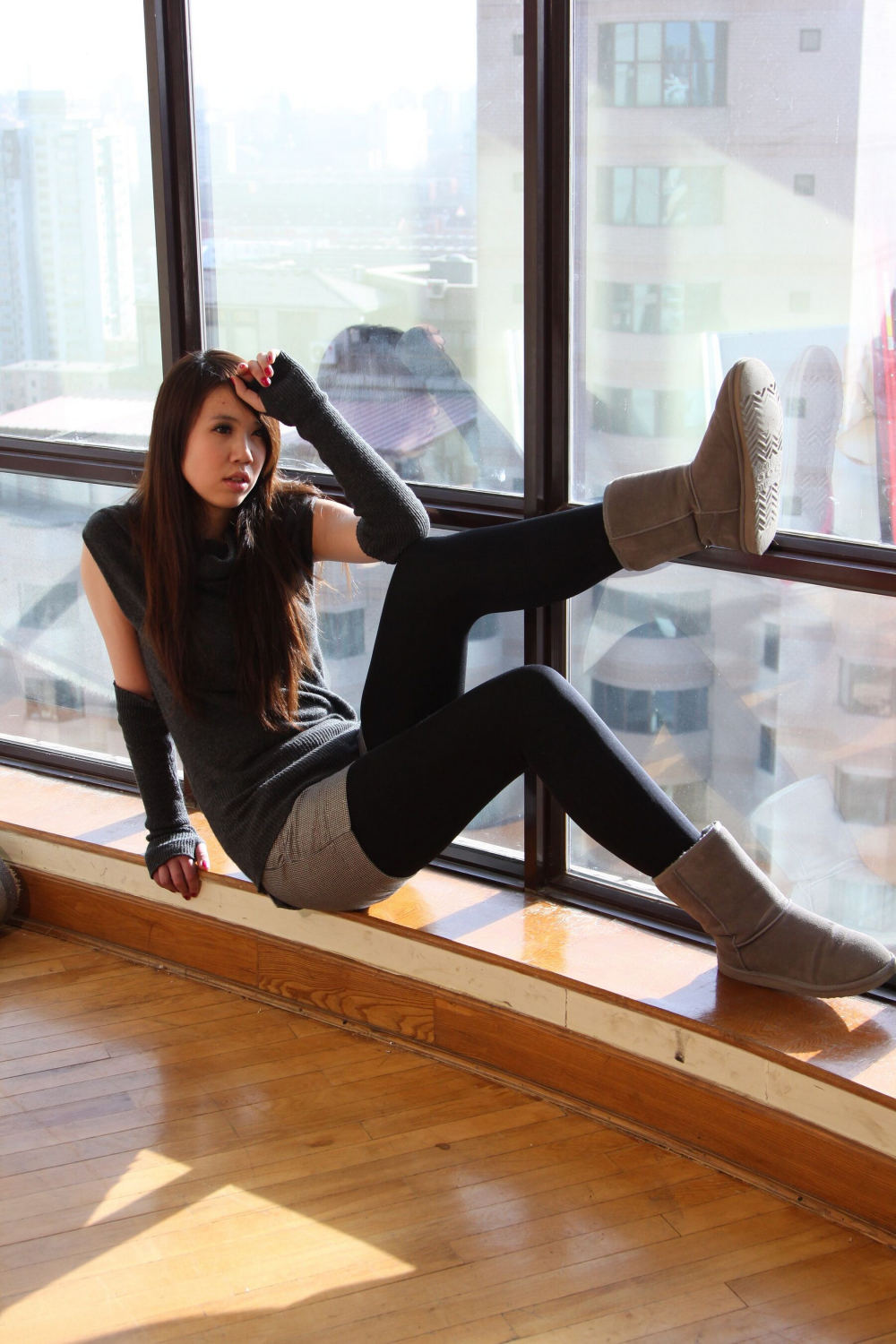 高挑良家妹子厚黑打底内衣诱惑