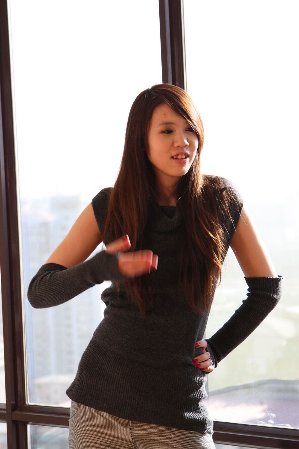 高挑良家妹子厚黑打底内衣诱惑