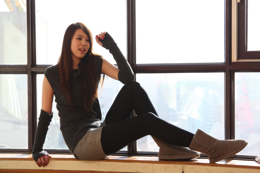 高挑良家妹子厚黑打底内衣诱惑