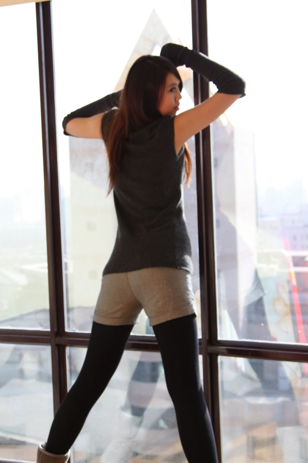 高挑良家妹子厚黑打底内衣诱惑