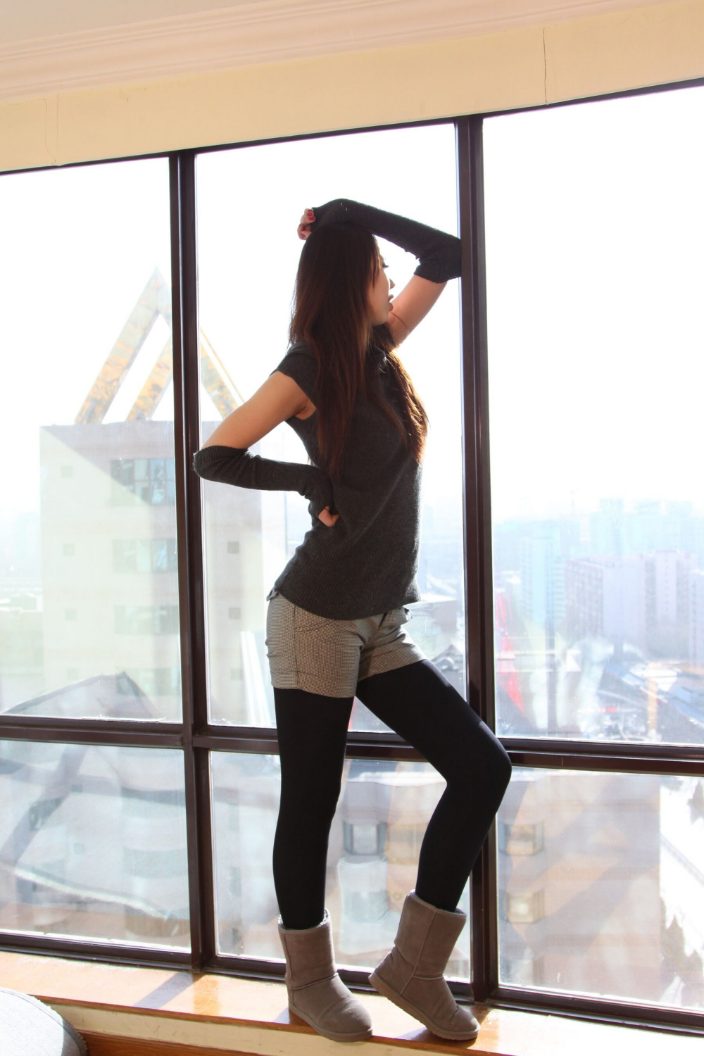 高挑良家妹子厚黑打底内衣诱惑