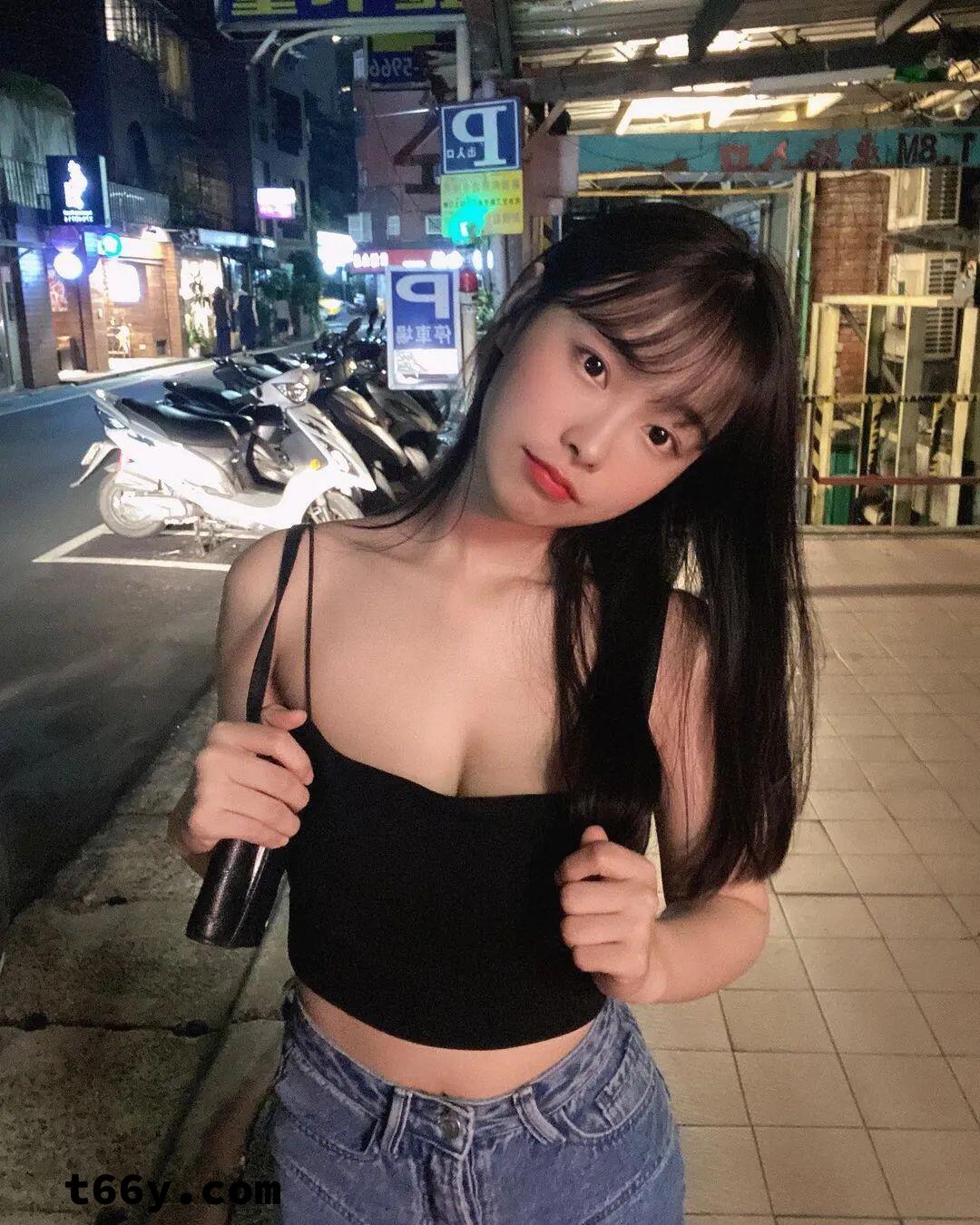 多肉台妹，身材很有料