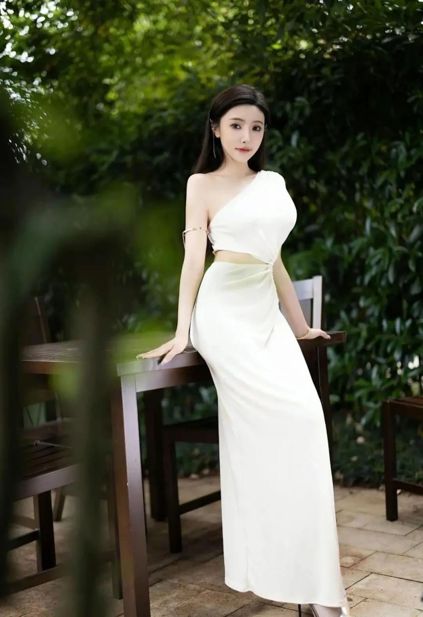 身材高挑的小姐姐