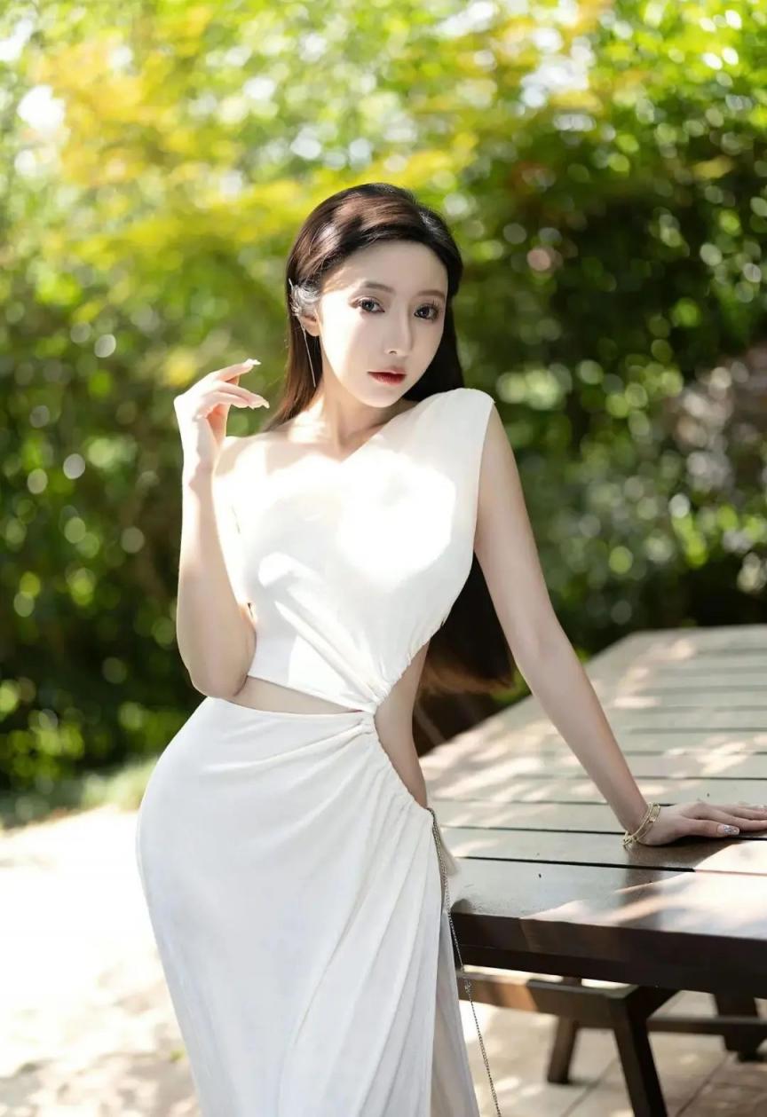 身材高挑的小姐姐