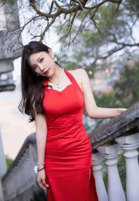 身材高挑的小姐姐