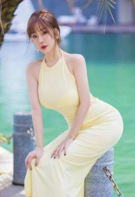 前凸后翘的漂亮小姐姐