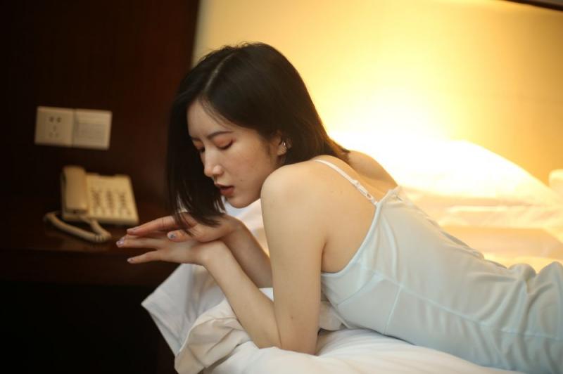 白网袜绝品小少妇