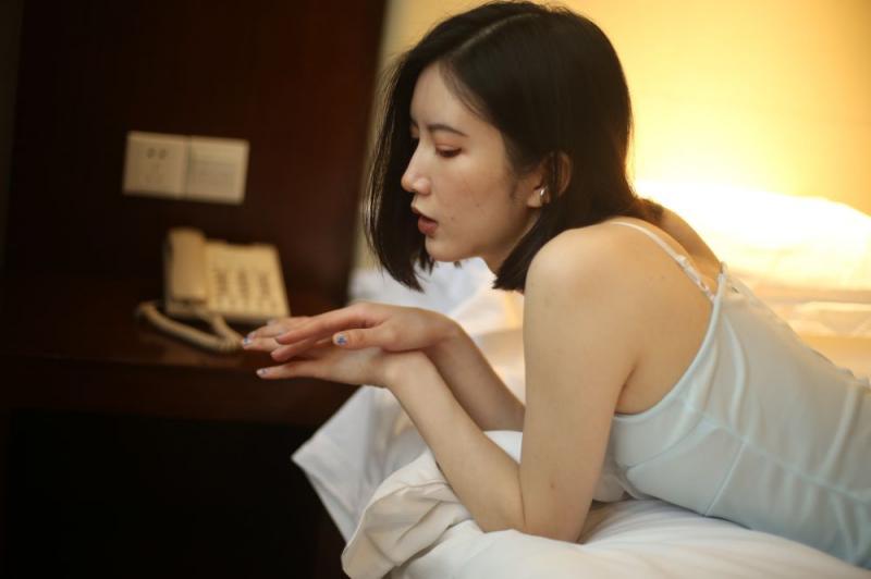 白网袜绝品小少妇