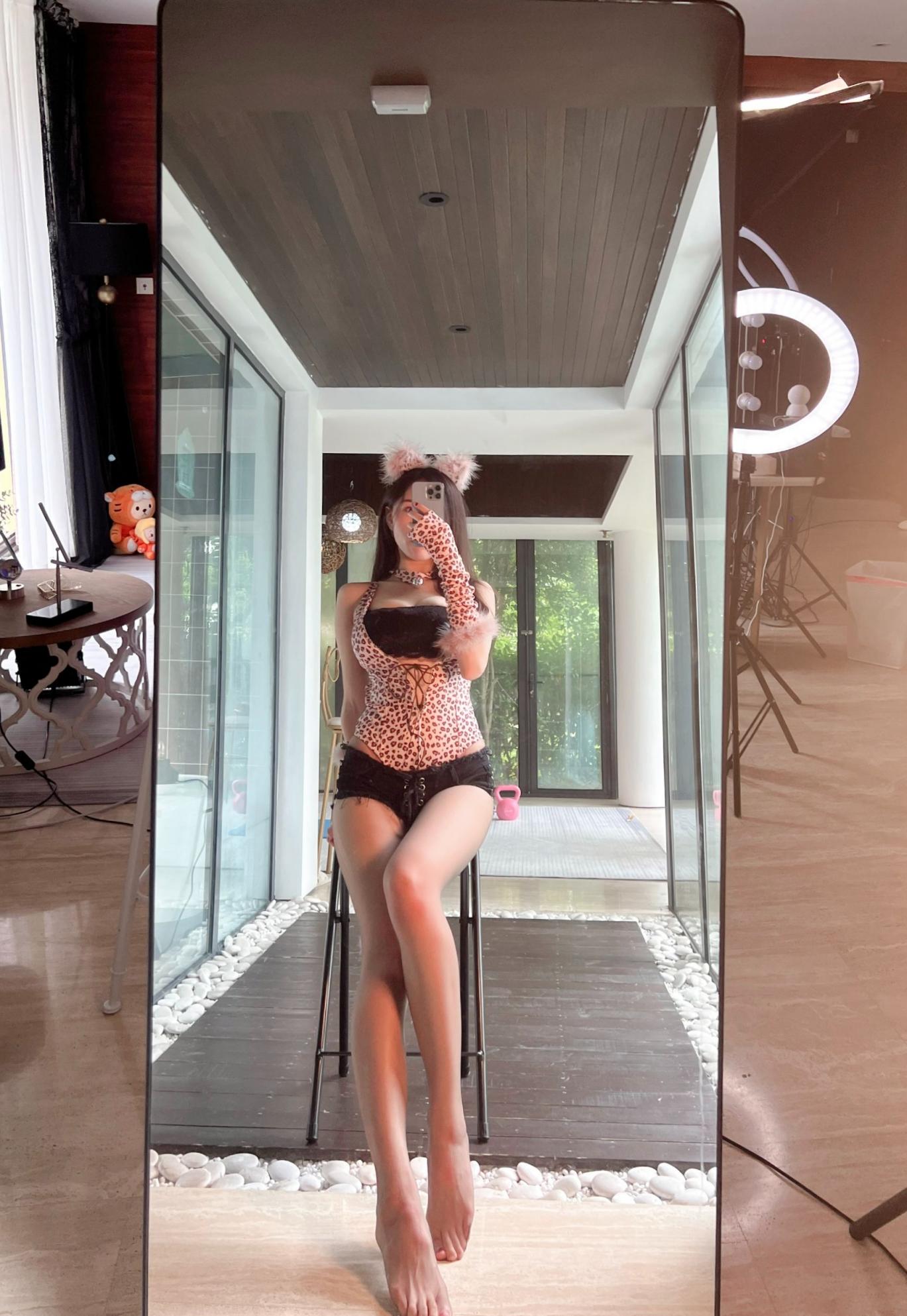 放假你们就偷偷看美女吧