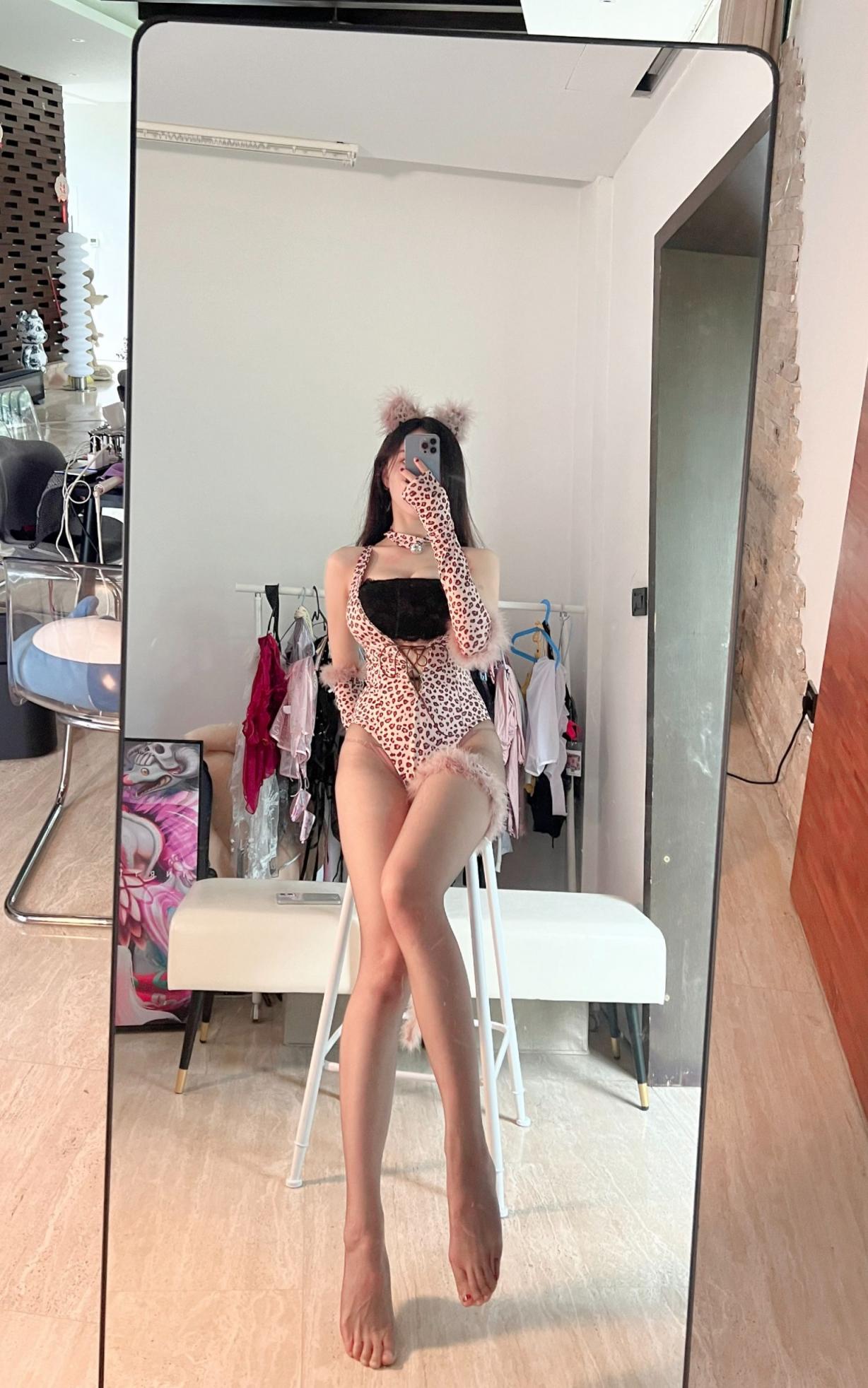 放假你们就偷偷看美女吧